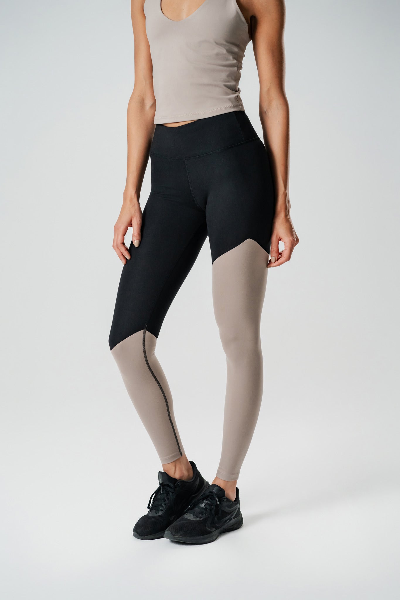 Beige & Black Color Block Leggings