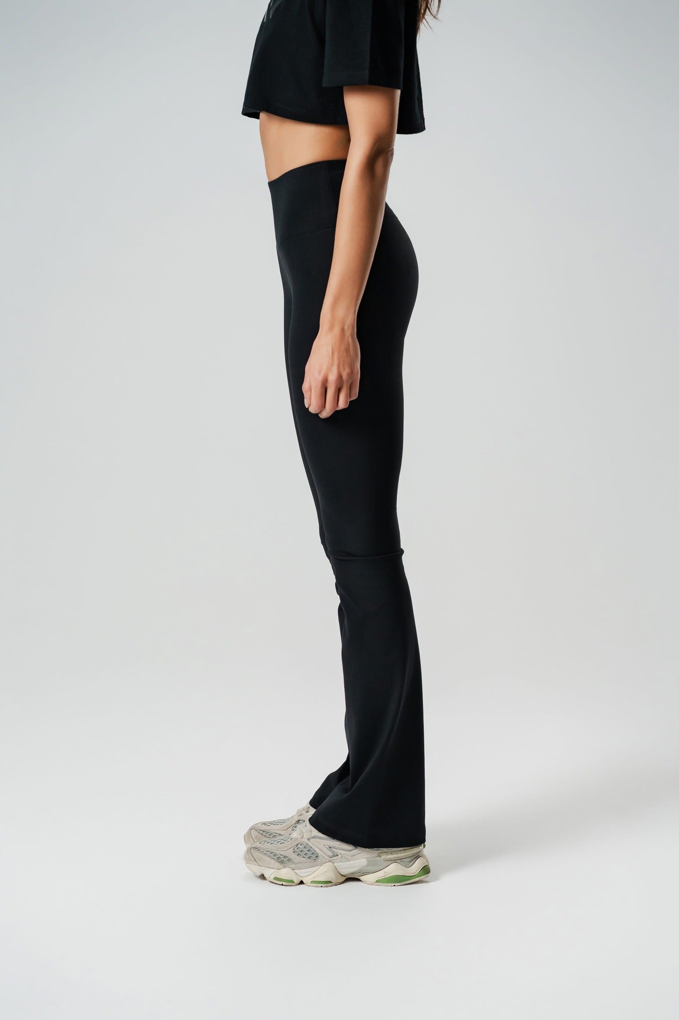 Onyx Flared Leggings